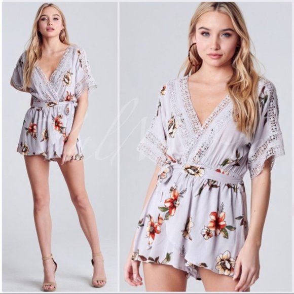 Pale lavender floral romper - Picture 2 of 3
